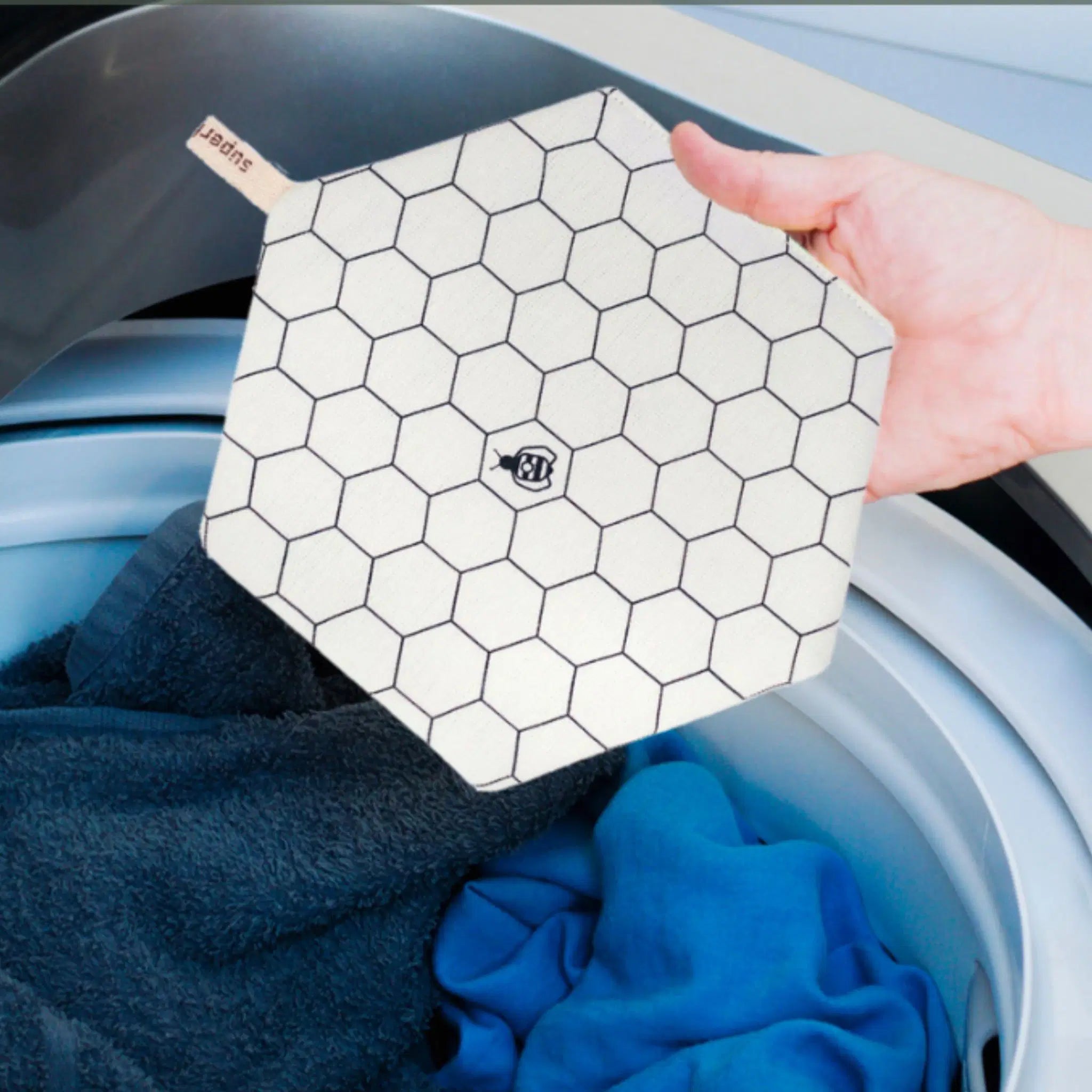 Hexawash Magnesium Laundry Pouch  - Hexagonia